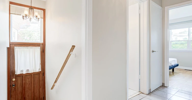 Main-5 Paramount Court, Toronto, ON, M6M 2L3 - 23