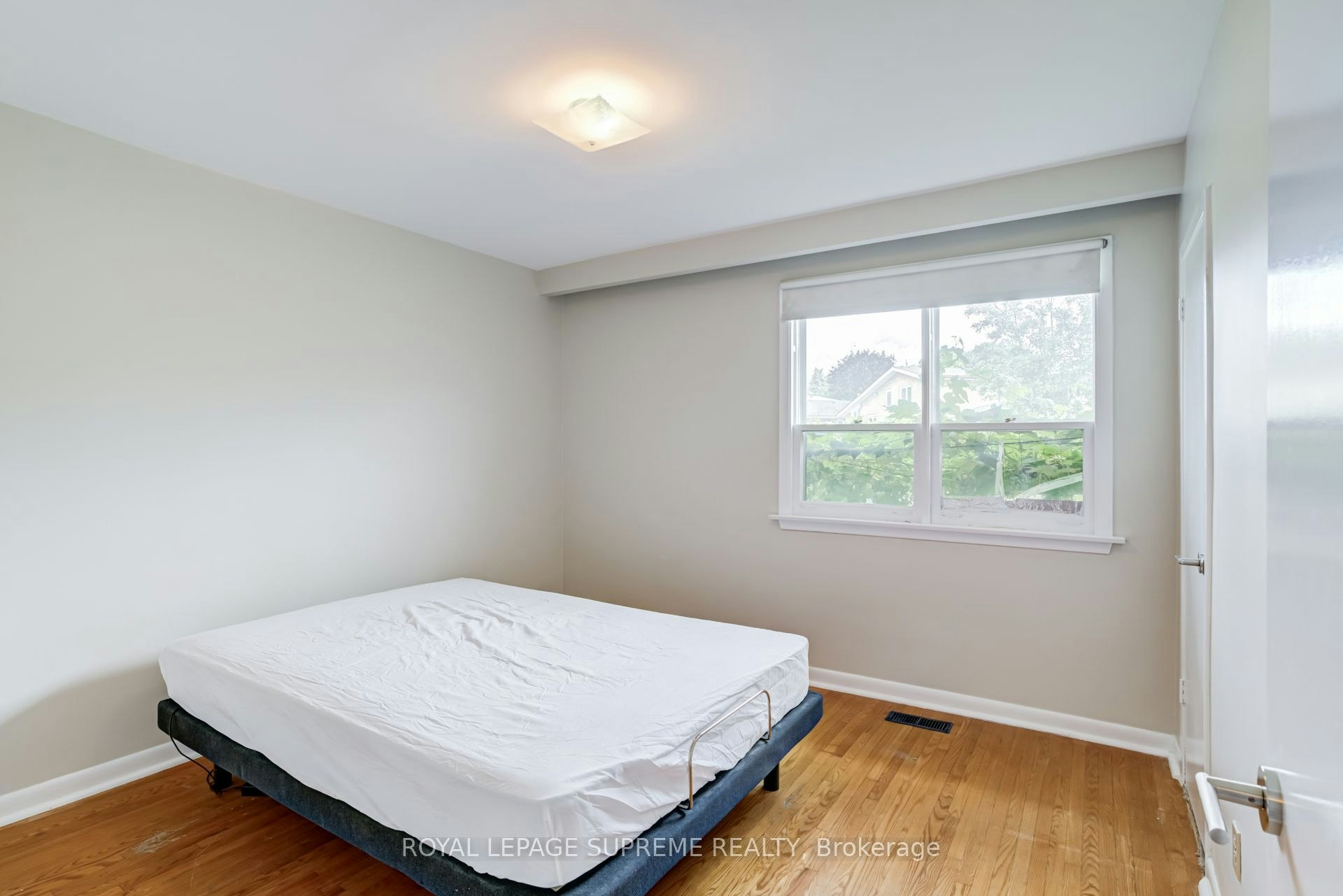 Main-5 Paramount Court, Toronto, ON, M6M 2L3 - 18
