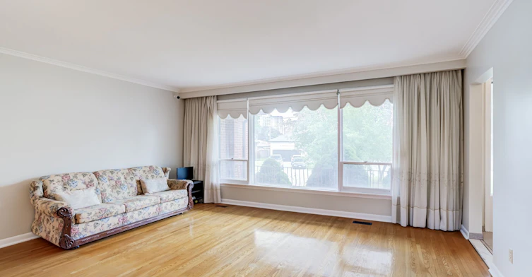 Main-5 Paramount Court, Toronto, ON, M6M 2L3 - 6