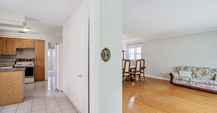 Main-5 Paramount Court, Toronto, ON, M6M 2L3 - 4
