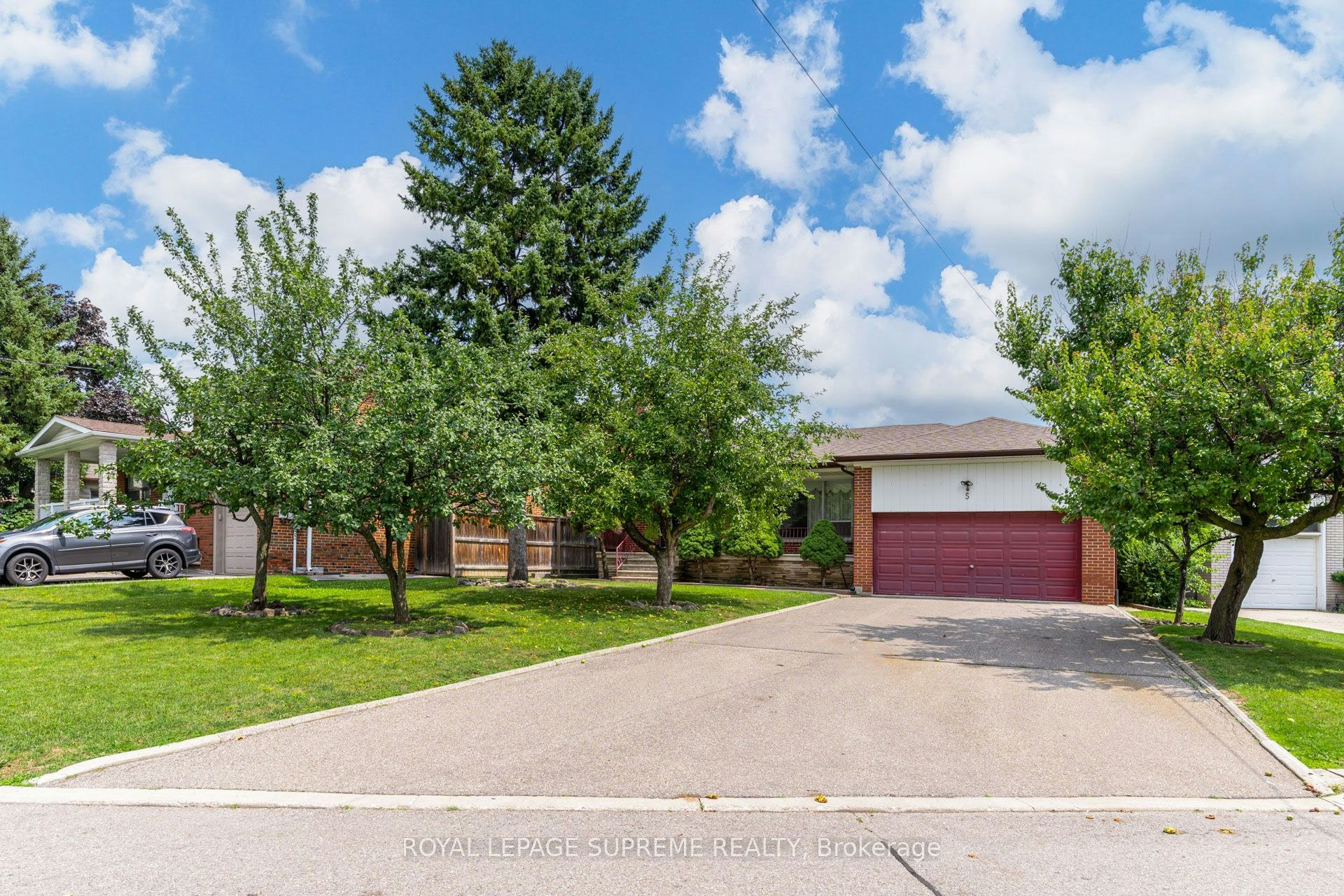 Main-5 Paramount Court, Toronto, ON, M6M 2L3 - 2