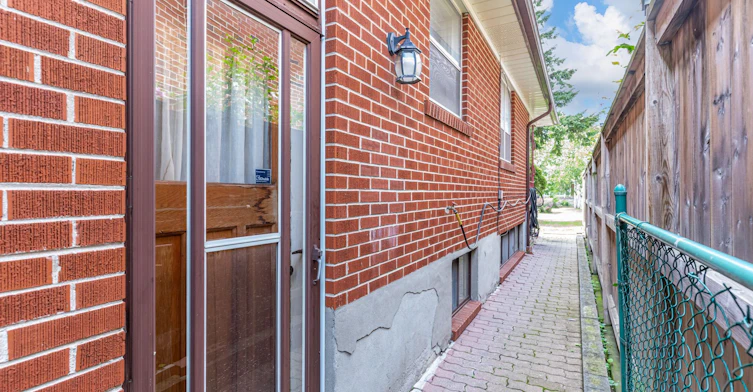 Bsmt-5 Paramount Court, Toronto, ON, M6M 2L3 - 3