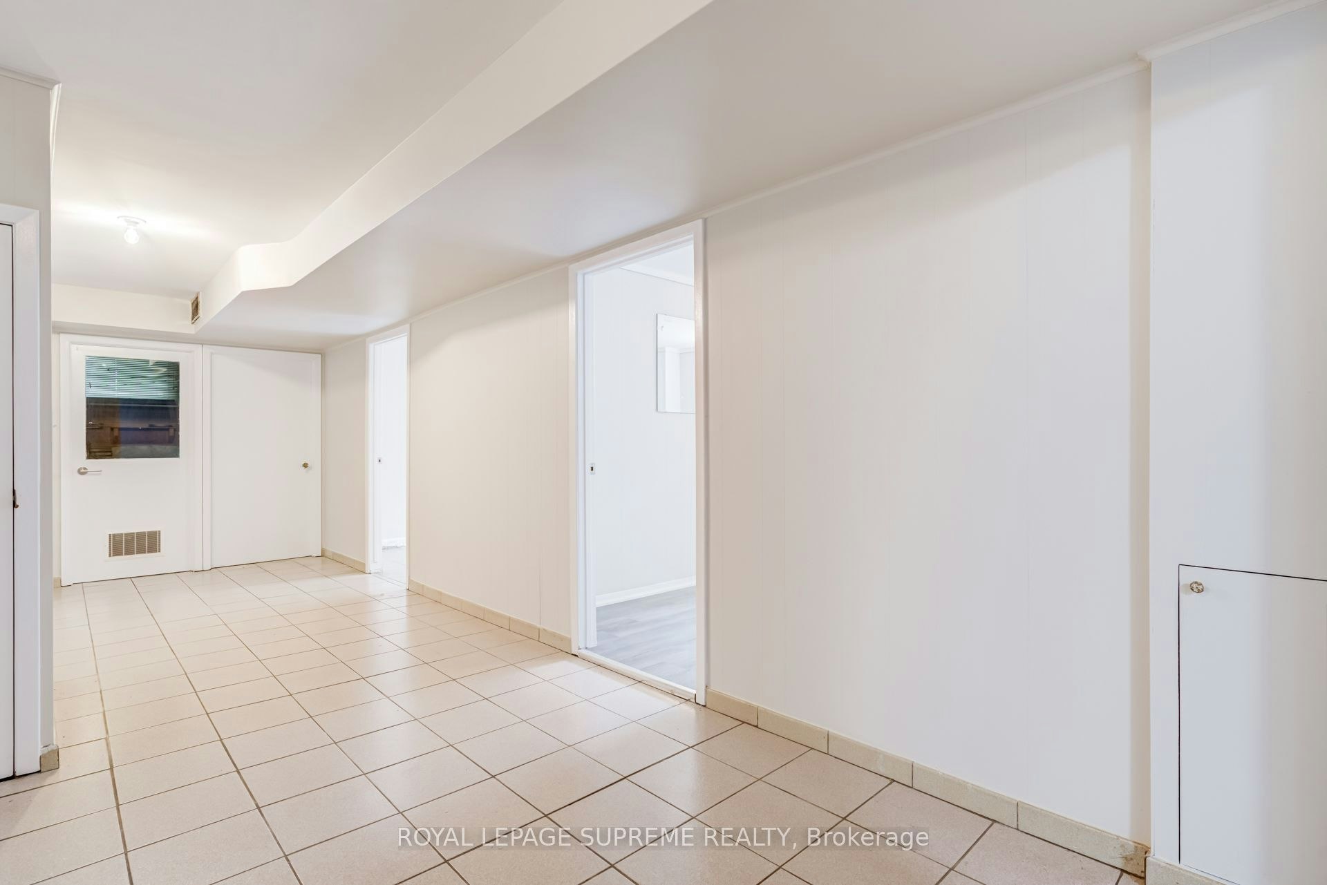Bsmt-5 Paramount Court, Toronto, ON, M6M 2L3 - 7