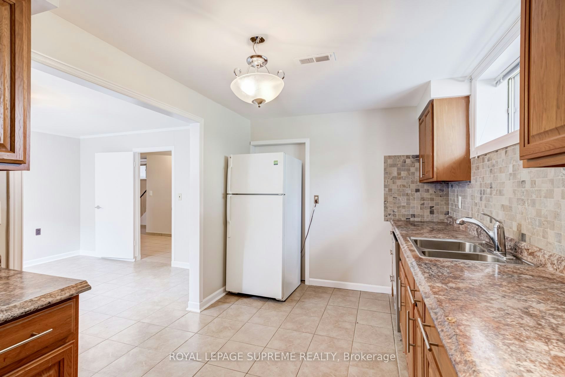 Bsmt-5 Paramount Court, Toronto, ON, M6M 2L3 - 12