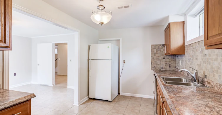 Bsmt-5 Paramount Court, Toronto, ON, M6M 2L3 - 12