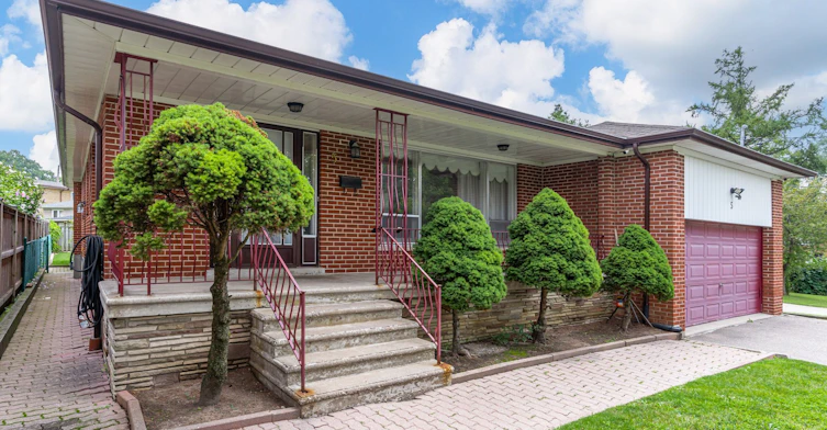 Bsmt-5 Paramount Court, Toronto, ON, M6M 2L3
