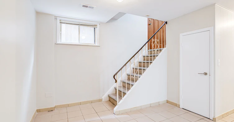 Bsmt-5 Paramount Court, Toronto, ON, M6M 2L3 - 4
