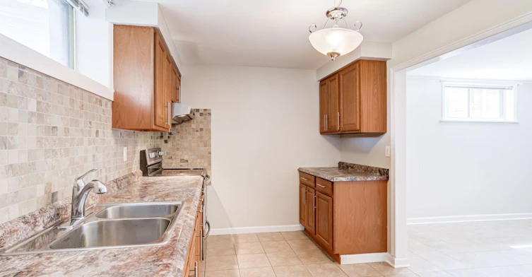 Bsmt-5 Paramount Court, Toronto, ON, M6M 2L3 - 13