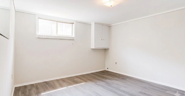 Bsmt-5 Paramount Court, Toronto, ON, M6M 2L3 - 16