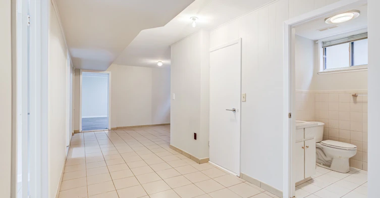 Bsmt-5 Paramount Court, Toronto, ON, M6M 2L3 - 5