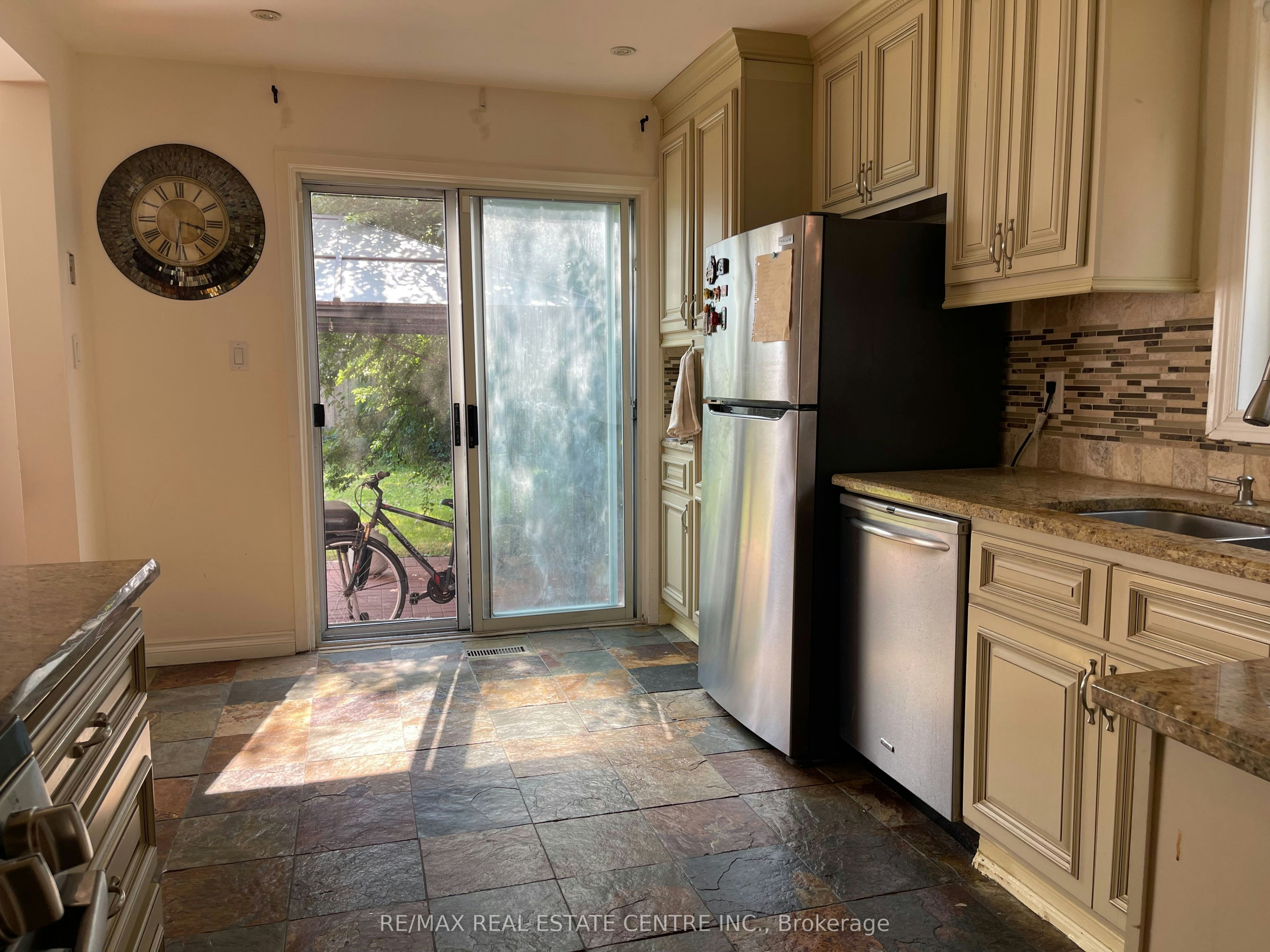 3223 Shadetree Drive, Mississauga, ON, L5N 6P1 - 5