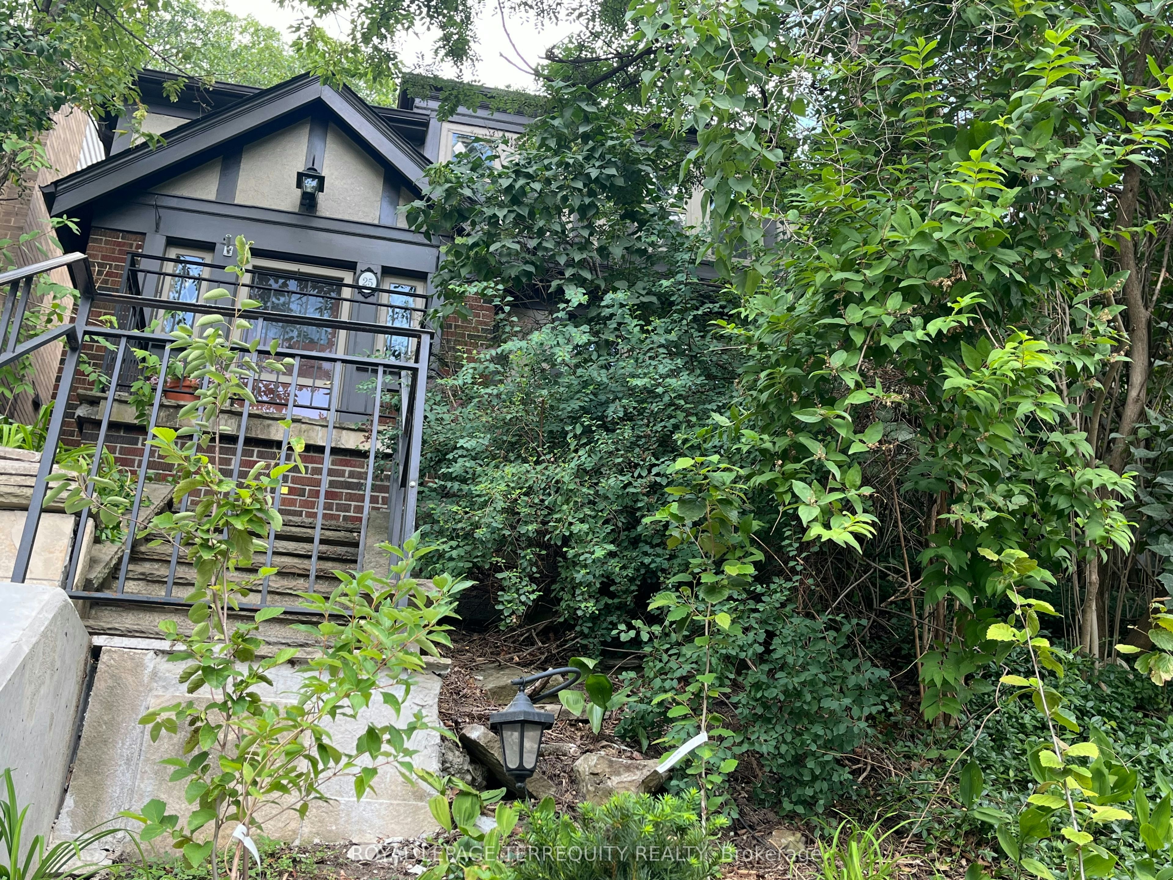 25 Halford Avenue, Toronto, ON, M6S 4G1 - 2