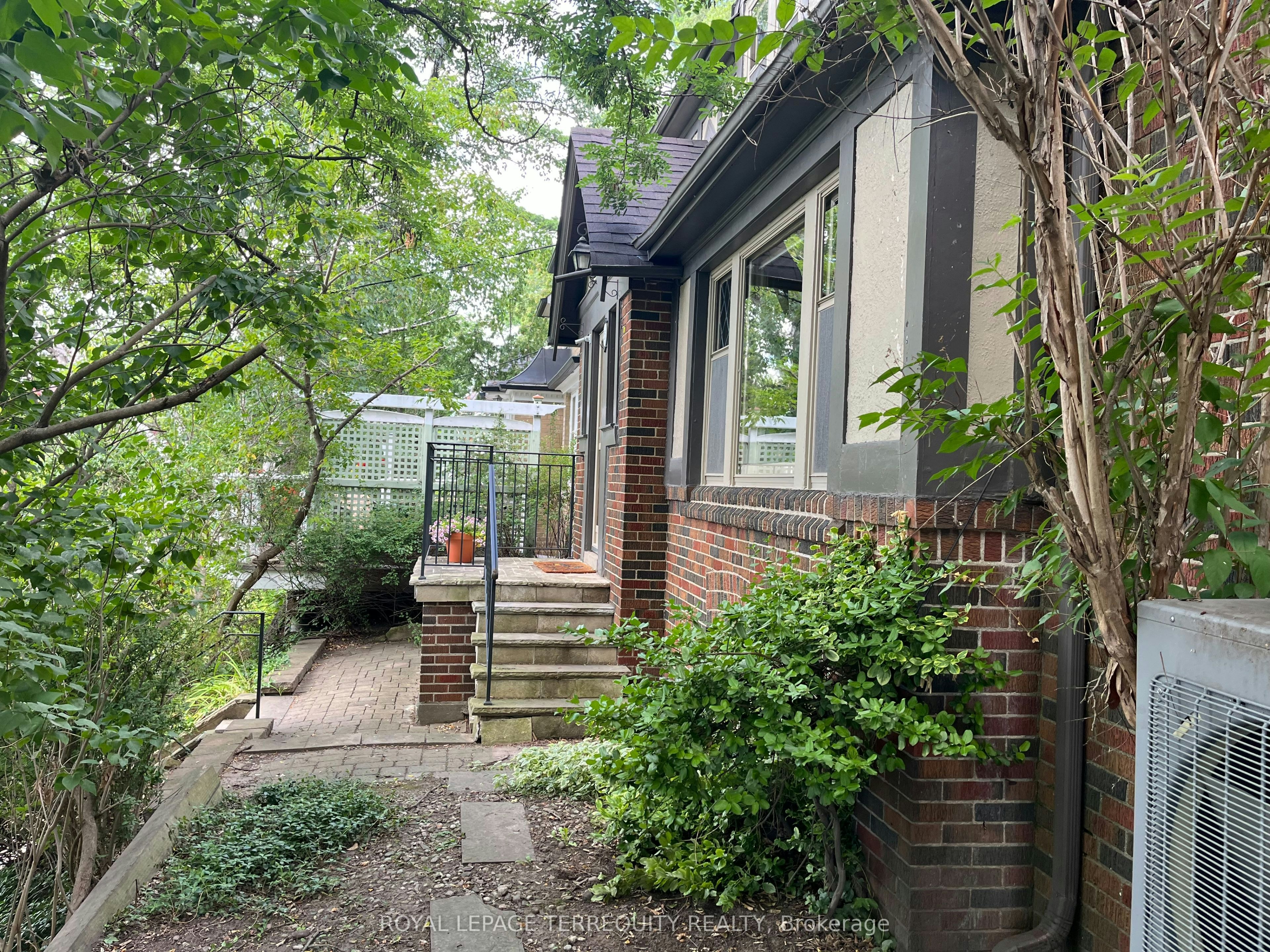 25 Halford Avenue, Toronto, ON, M6S 4G1 - 3