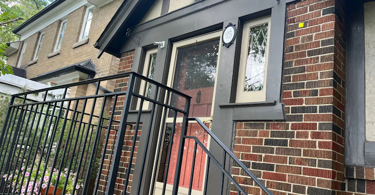 25 Halford Avenue, Toronto, ON, M6S 4G1
