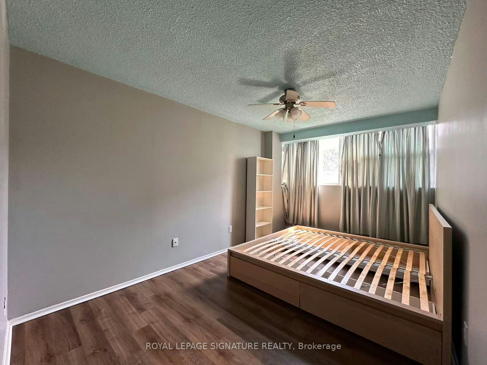 109-2121 Roche Court, Mississauga, ON, L5K 2C7 - 23