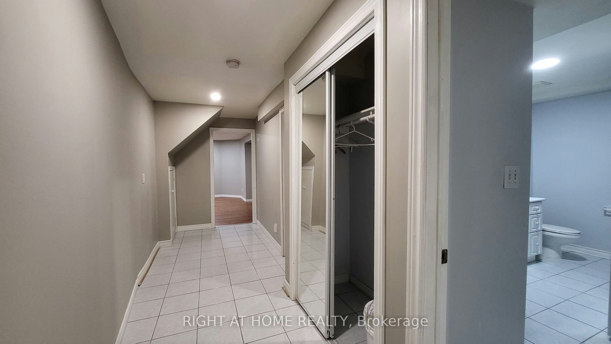 Lower-5402 Fasdon Court, Mississauga, ON, L5V 1Y8 - 3