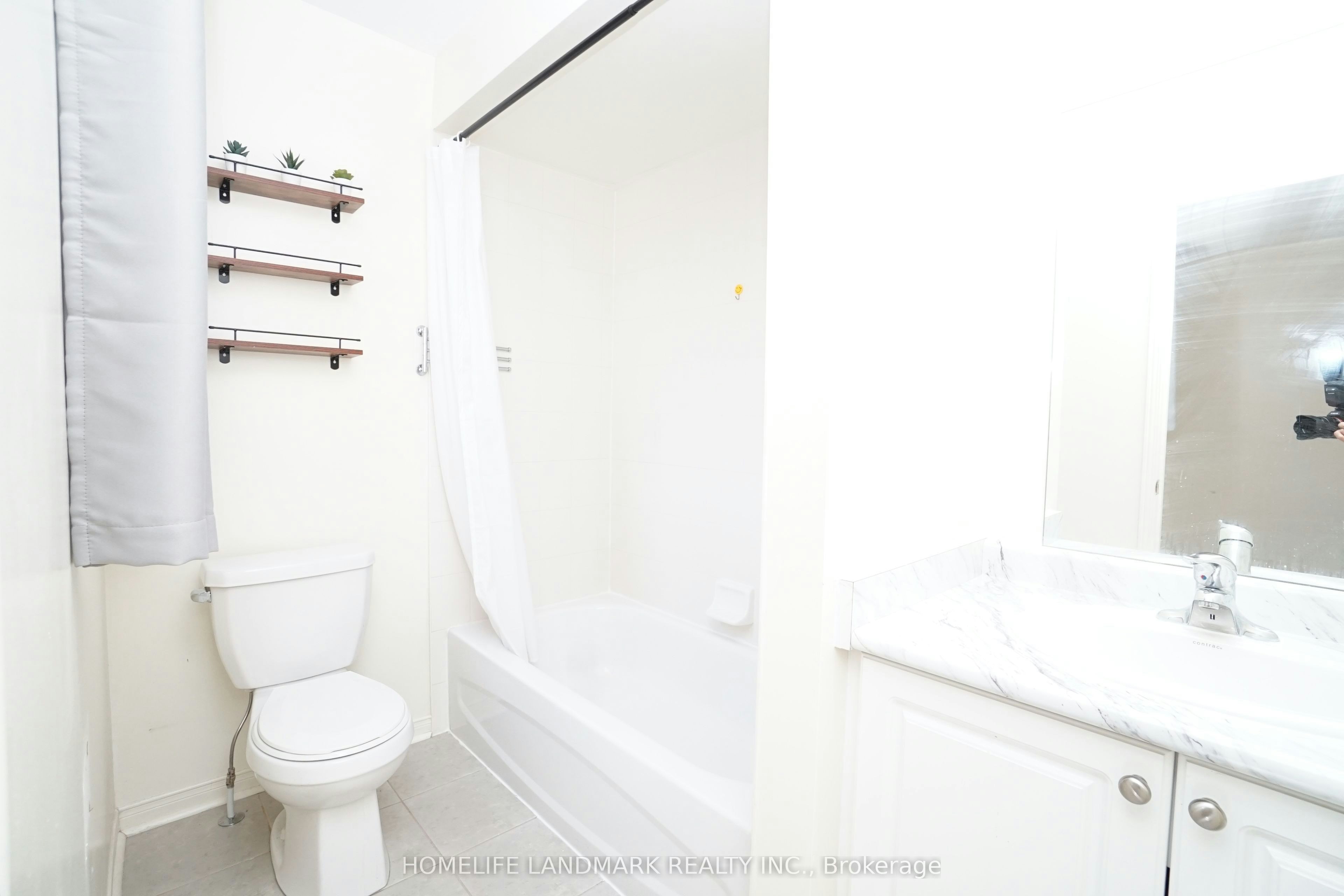 43 Odoardo Di Santo Circle, Toronto, ON, M3L 0G4 - 32