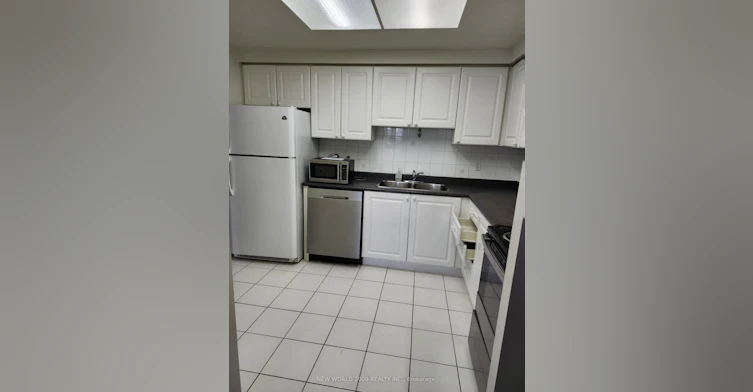 402-135 Hillcrest Avenue, Mississauga, ON, L5B 4B1 - 2