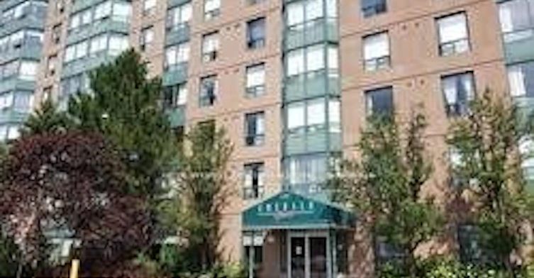 402-135 Hillcrest Avenue, Mississauga, ON, L5B 4B1