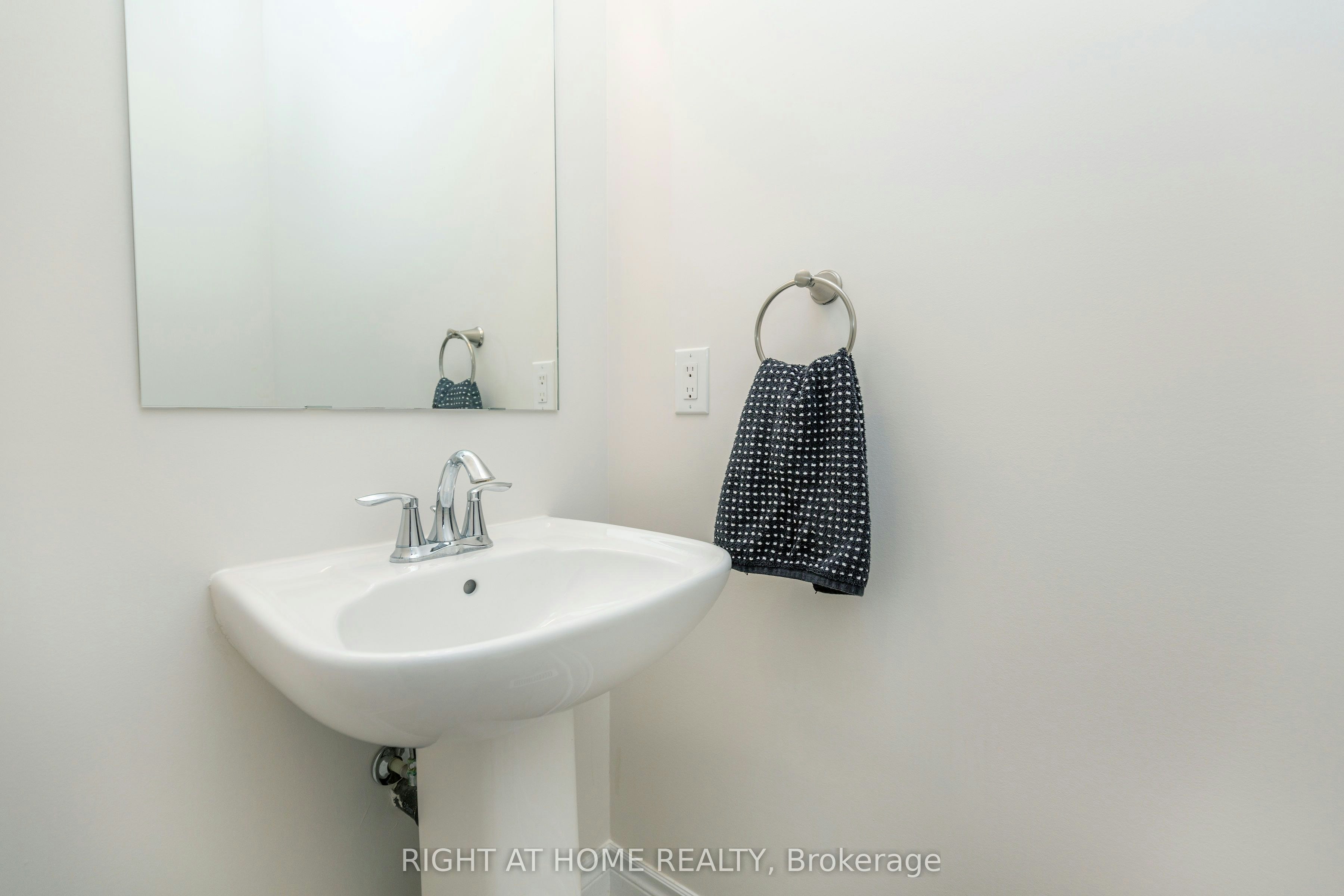 8 Monarch Drive, Halton Hills, ON, L7G 0H9 - 11