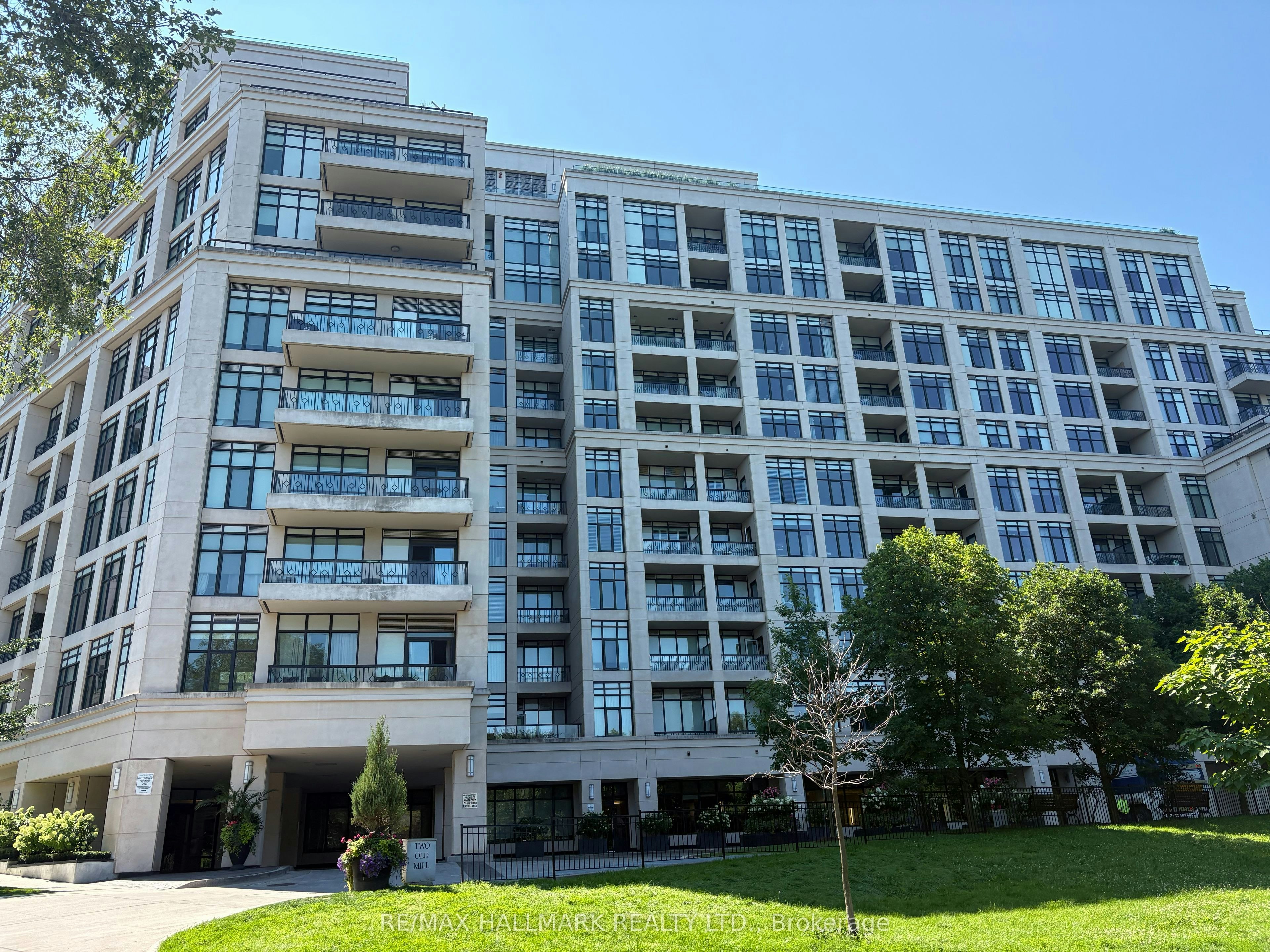 711-2 Old Mill Drive, Toronto, ON, M6S 0A2