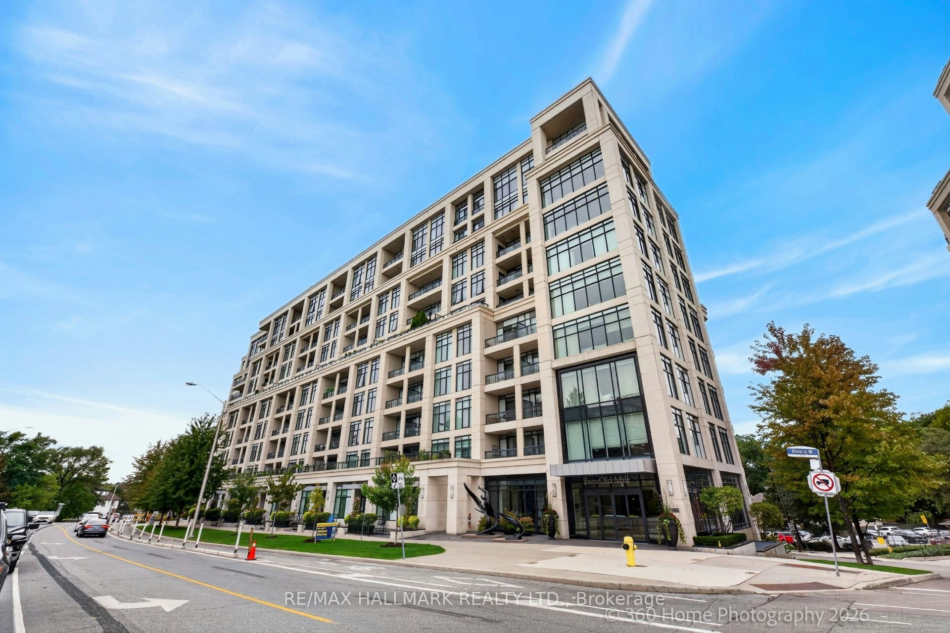 712-2 Old Mill Drive, Toronto, ON, M6S 0A2