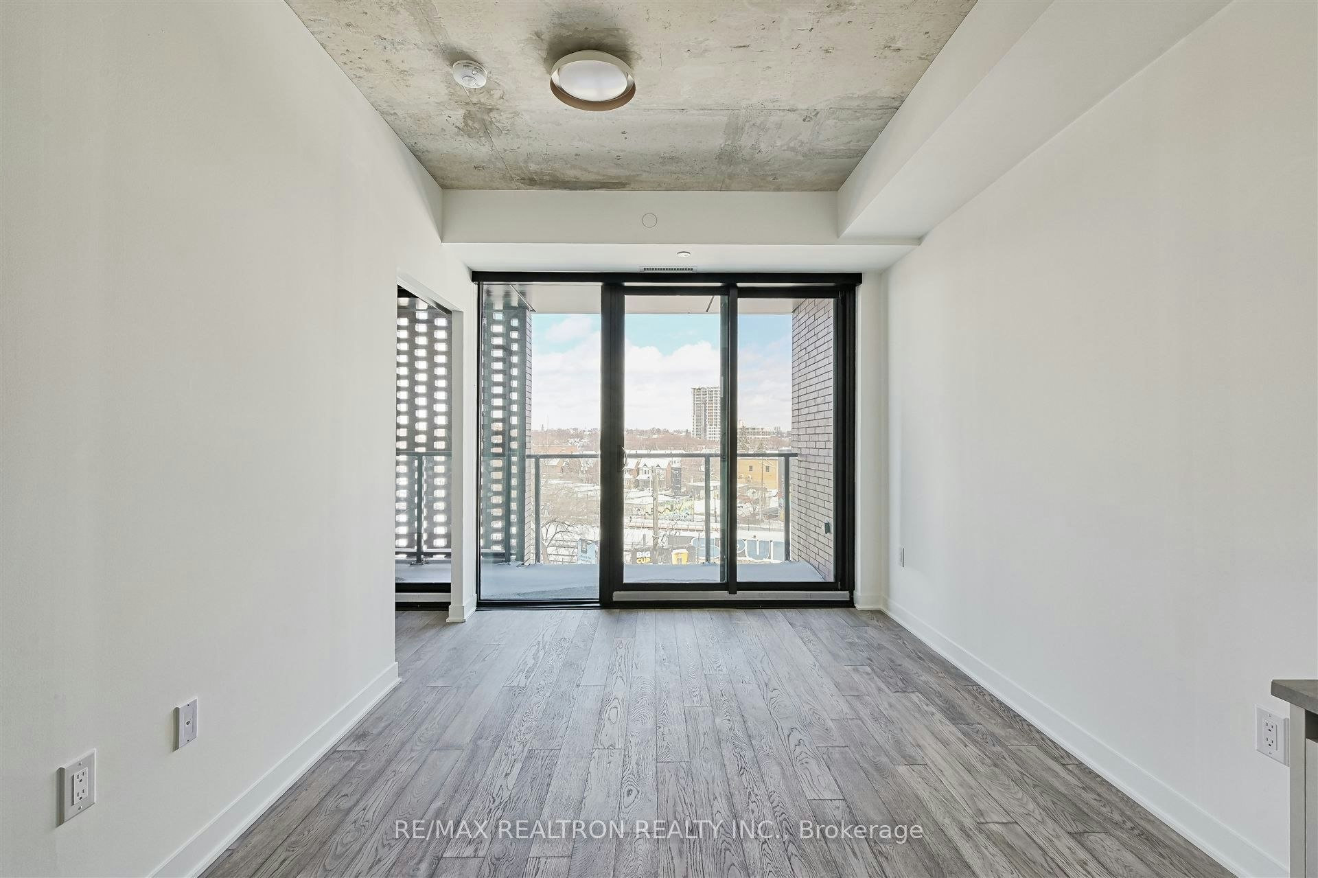 611-2625 Dundas Street W, Toronto, ON, M6P 0C5 - 11