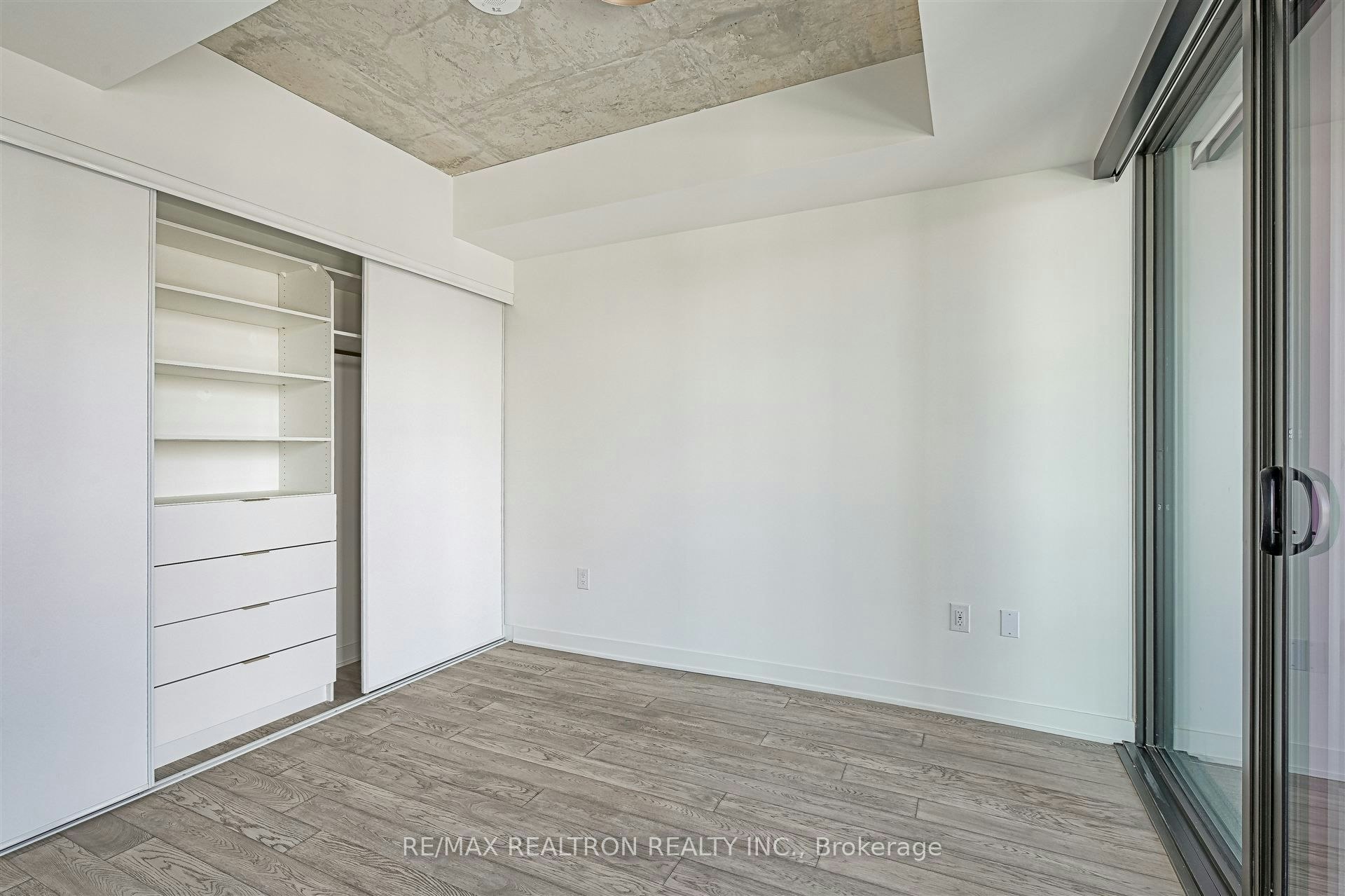 611-2625 Dundas Street W, Toronto, ON, M6P 0C5 - 12