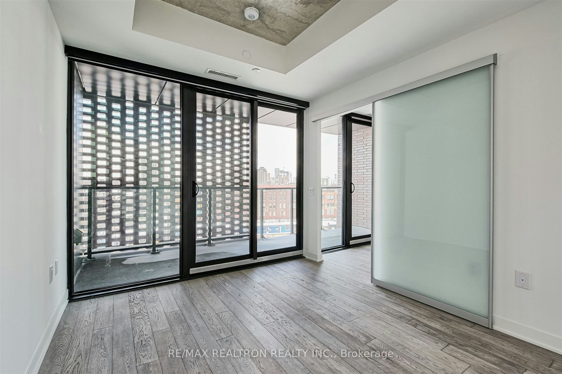 611-2625 Dundas Street W, Toronto, ON, M6P 0C5 - 13