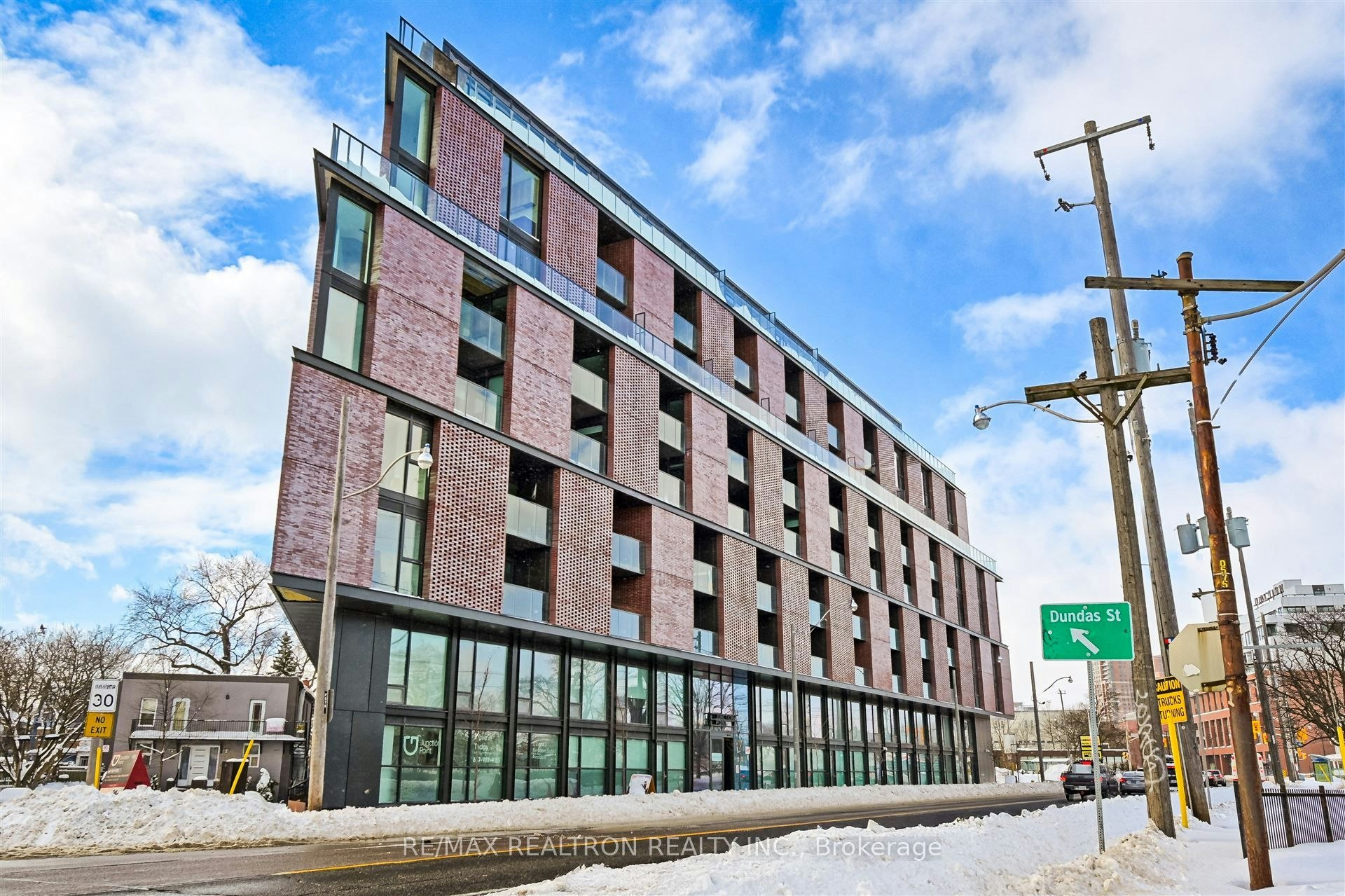 611-2625 Dundas Street W, Toronto, ON, M6P 0C5