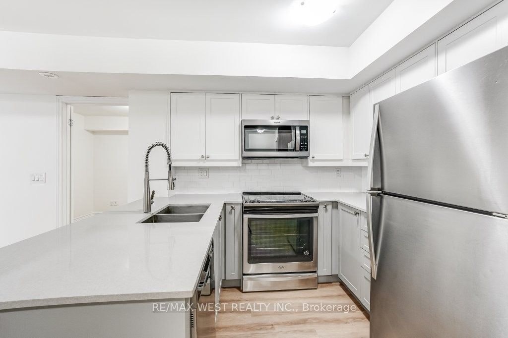 9-90 Eastwood Park Gardens, Toronto, ON, M8W 0B2 - 11
