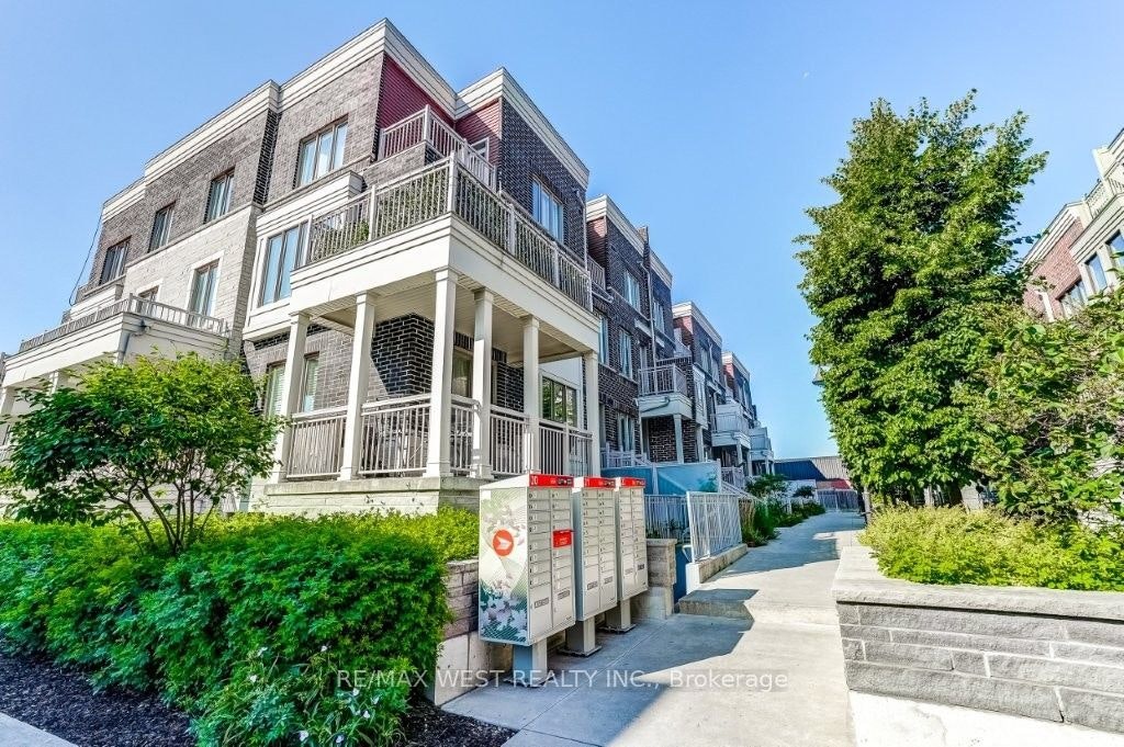 9-90 Eastwood Park Gardens, Toronto, ON, M8W 0B2 - 19