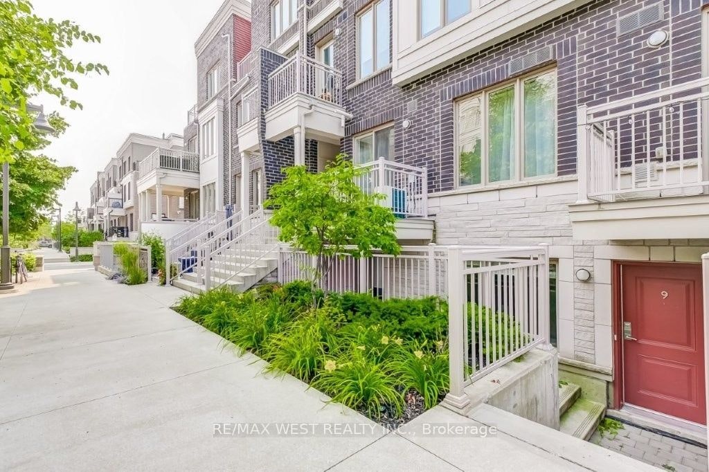 9-90 Eastwood Park Gardens, Toronto, ON, M8W 0B2 - 2