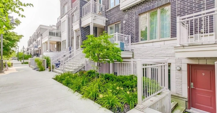 9-90 Eastwood Park Gardens, Toronto, ON, M8W 0B2 - 2