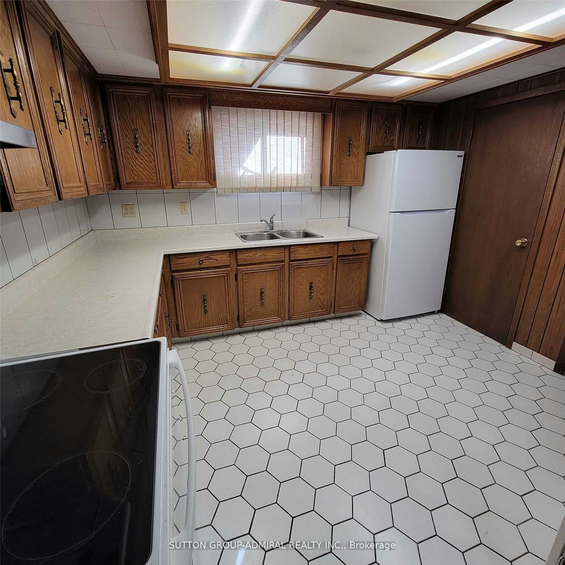 Lower-17 Pamille Place, Toronto, ON, M6M 3A9 - 7