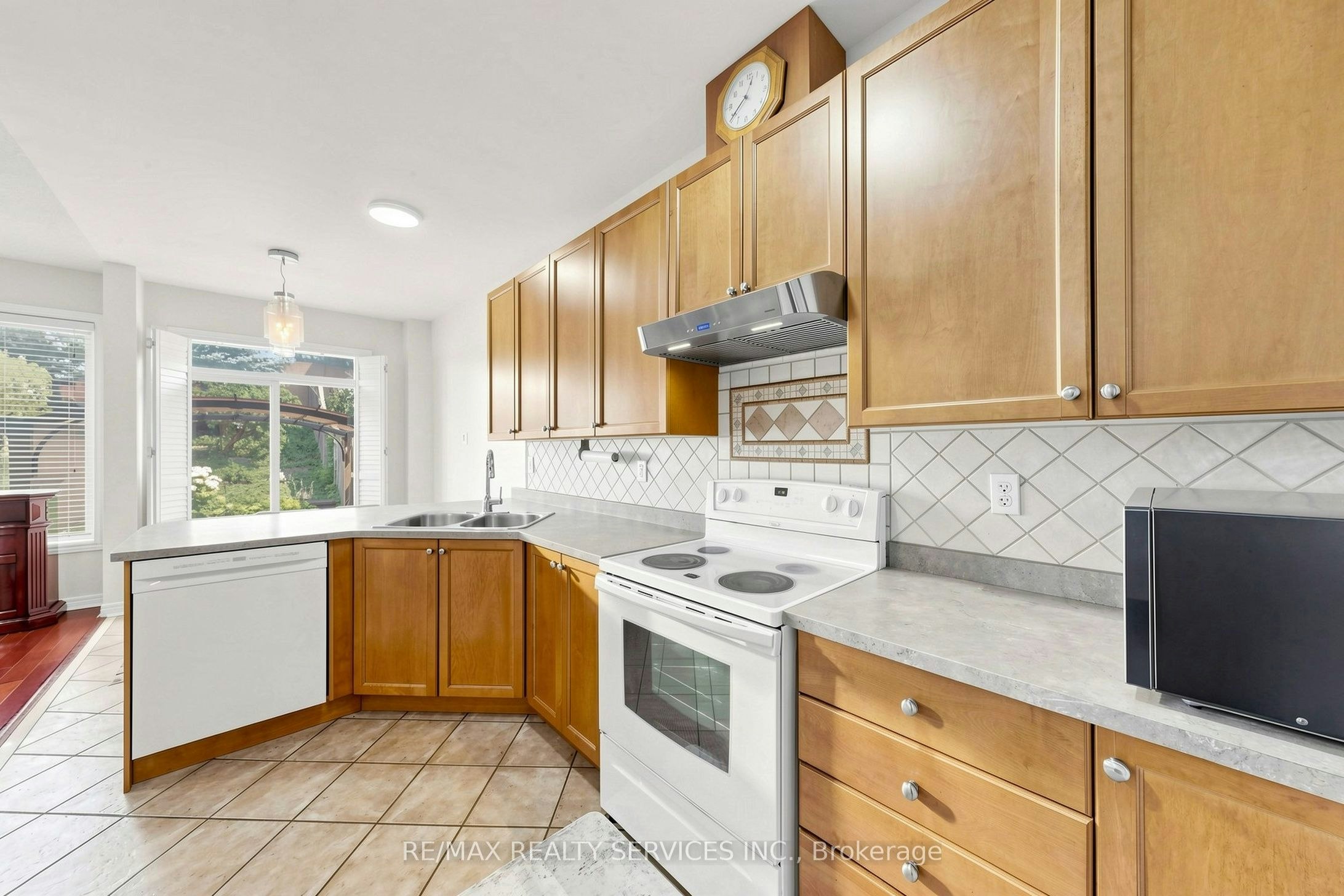 50 Rocky Point Crescent, Brampton, ON, L6V 4R7 - 11