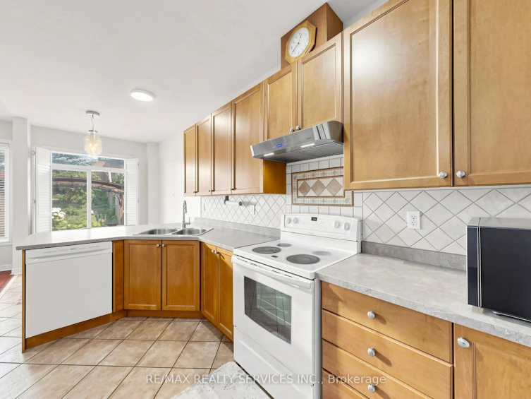50 Rocky Point Crescent, Brampton, ON, L6V 4R7 - 11