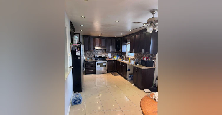 7221 Sigsbee Drive, Mississauga, ON, L4T 3L6 - 3