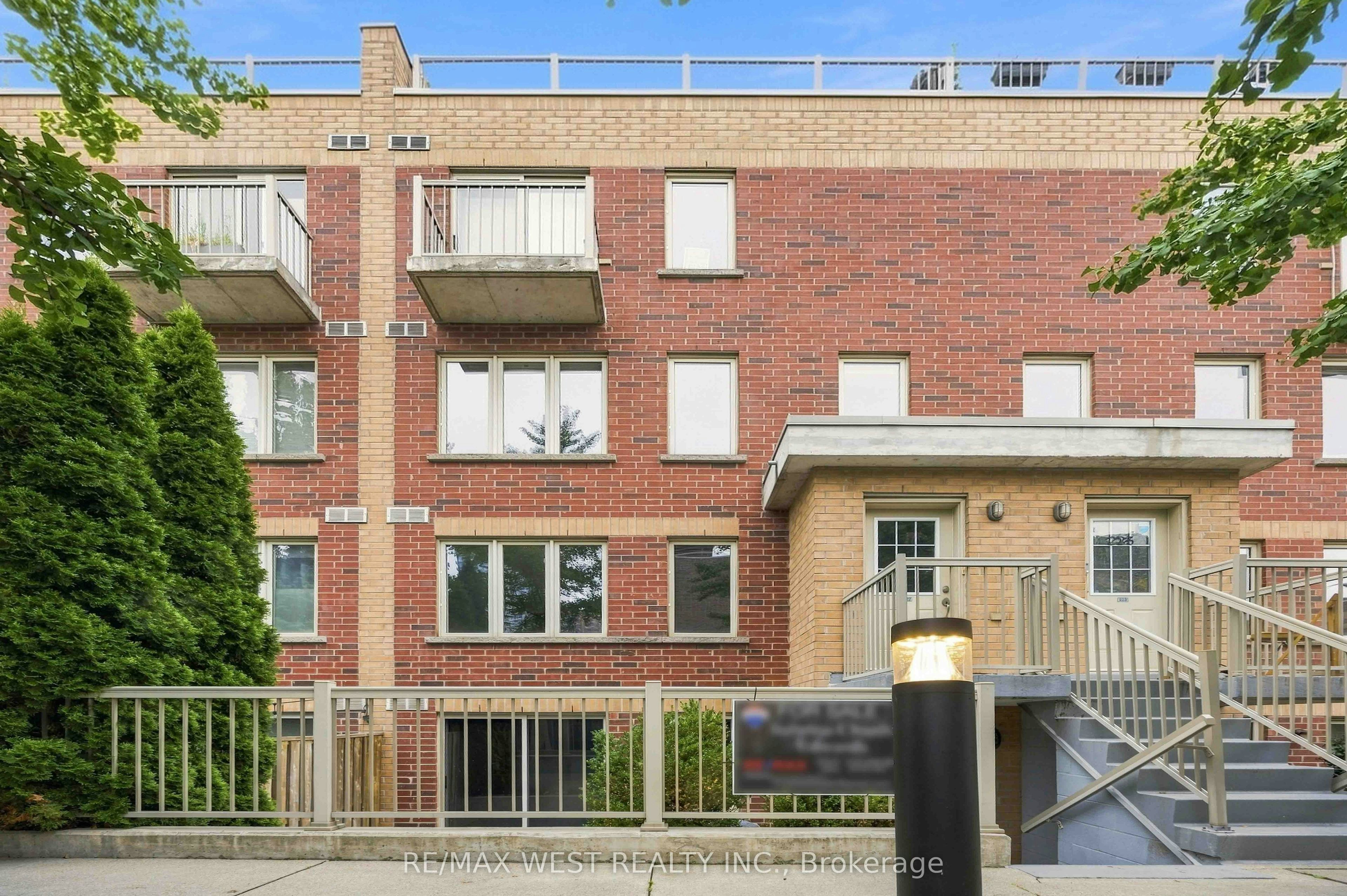 122-20 Elsie Lane, Toronto, ON, M6P 3N9