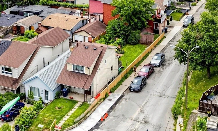 410 Silverthorn Avenue