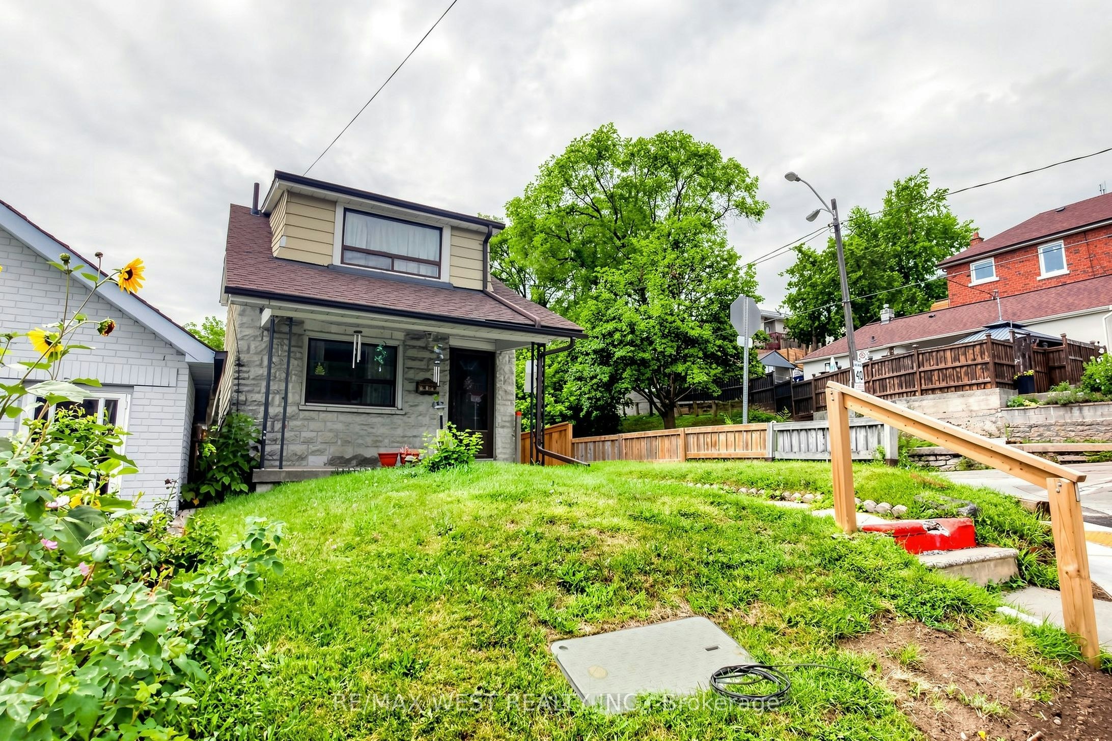 410 Silverthorn Avenue, Toronto, ON, M6M 3H2