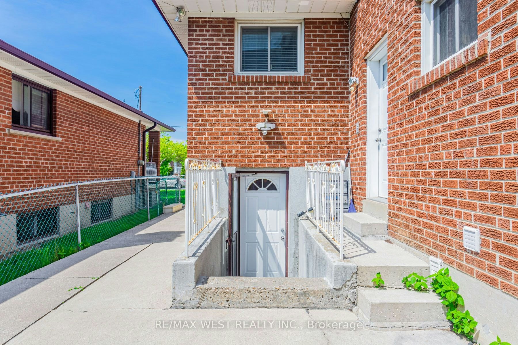 Basement-31 Clair Road, Toronto, ON, M3N 1A7