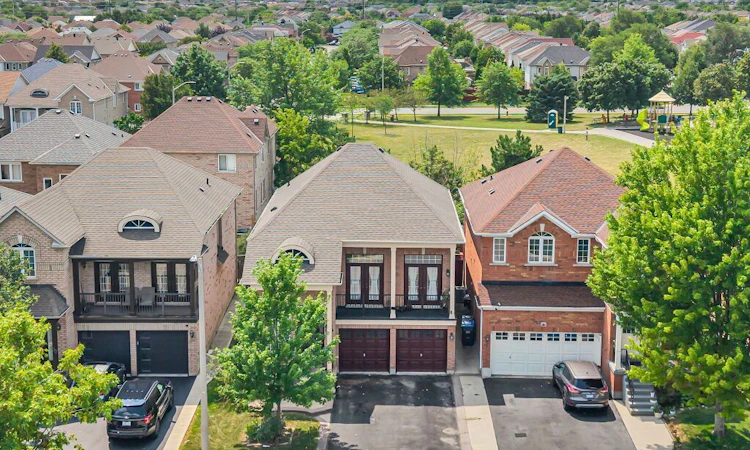 32 Brentcliff Drive