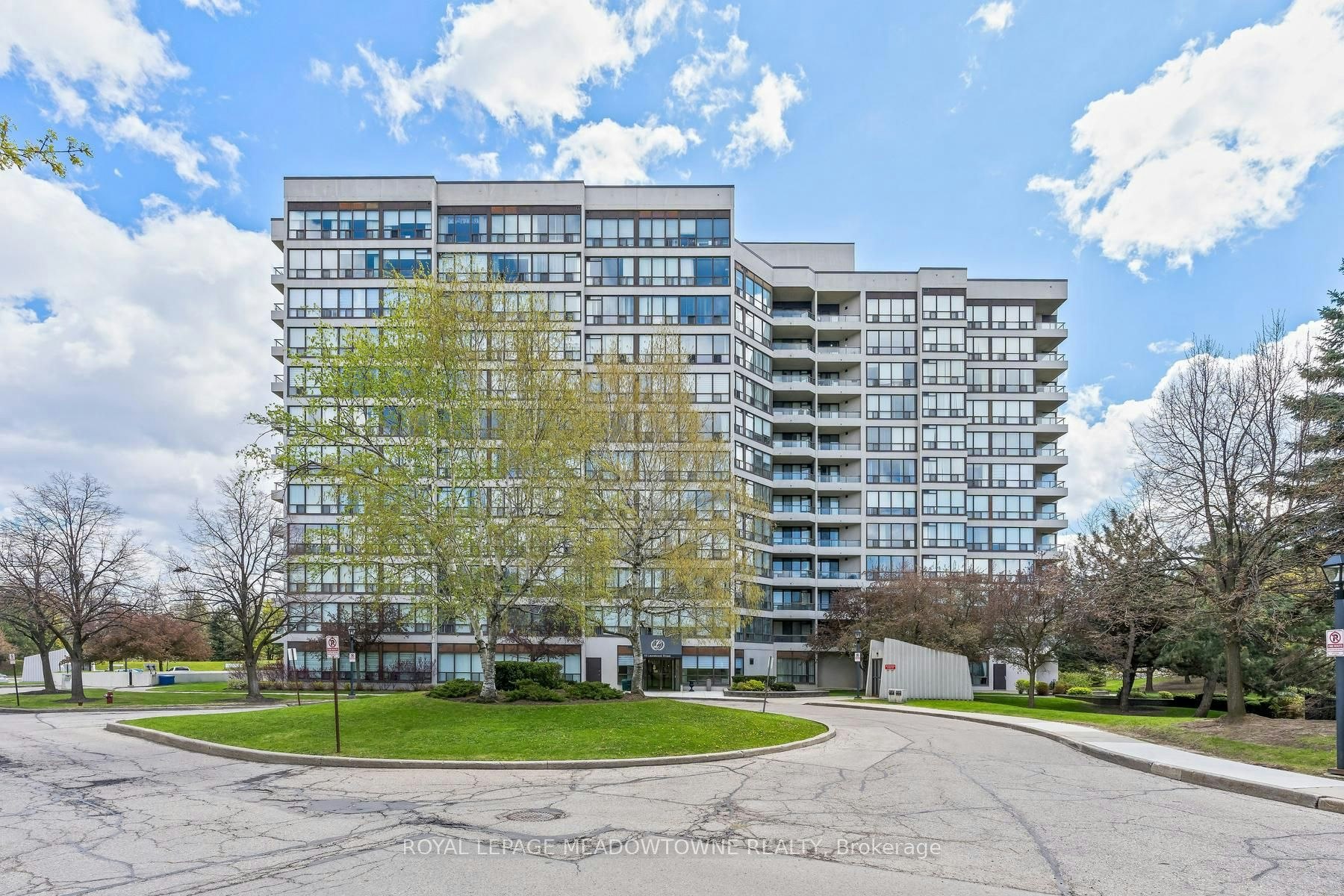104-10 Laurelcrest Street, Brampton, ON, L6S 5Y3
