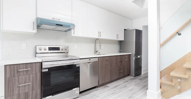 3-1588 King Street W, Toronto, ON, M6K 1J7 - 3