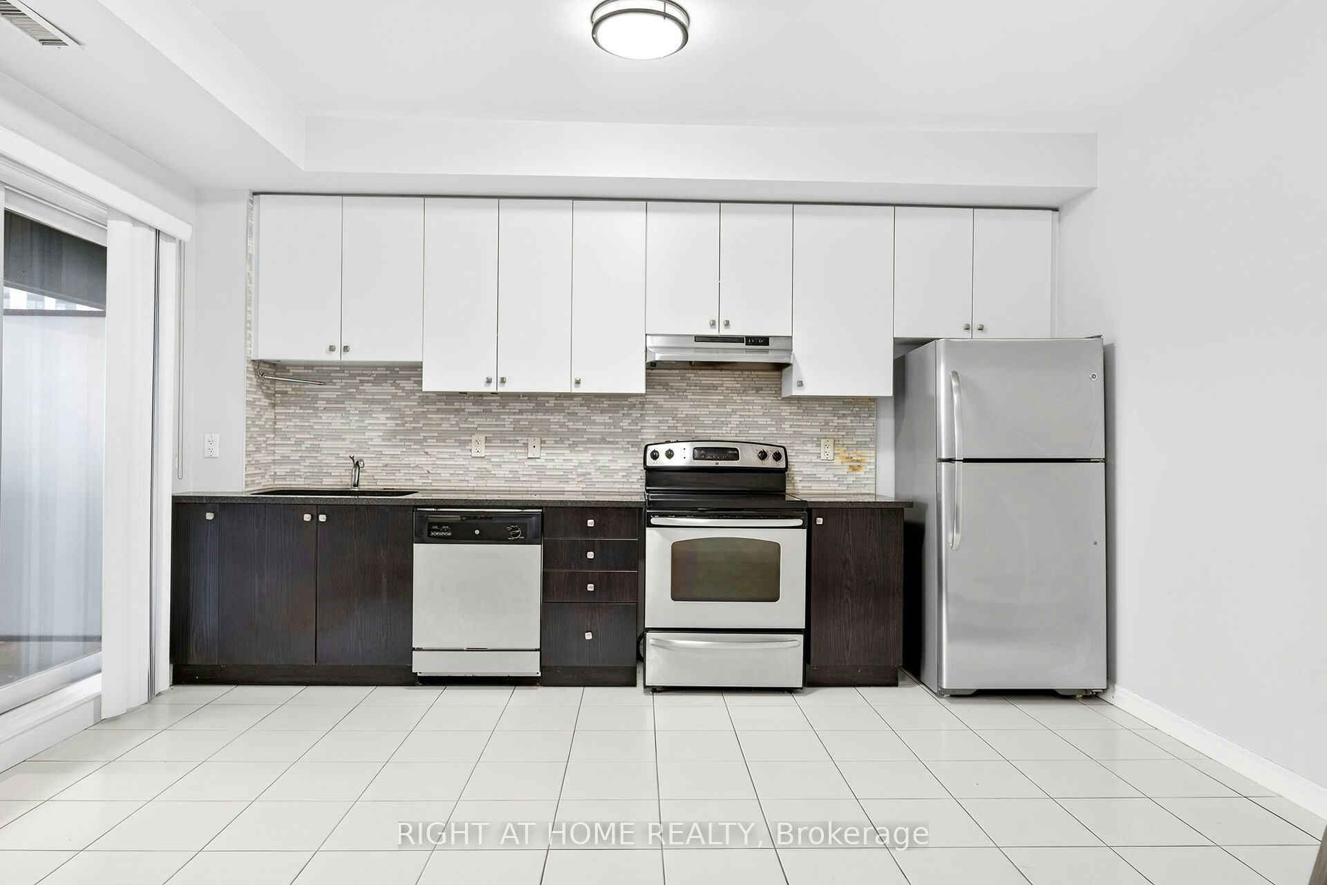 430-570 Lolita Gardens, Mississauga, ON, L5A 0A1 - 3