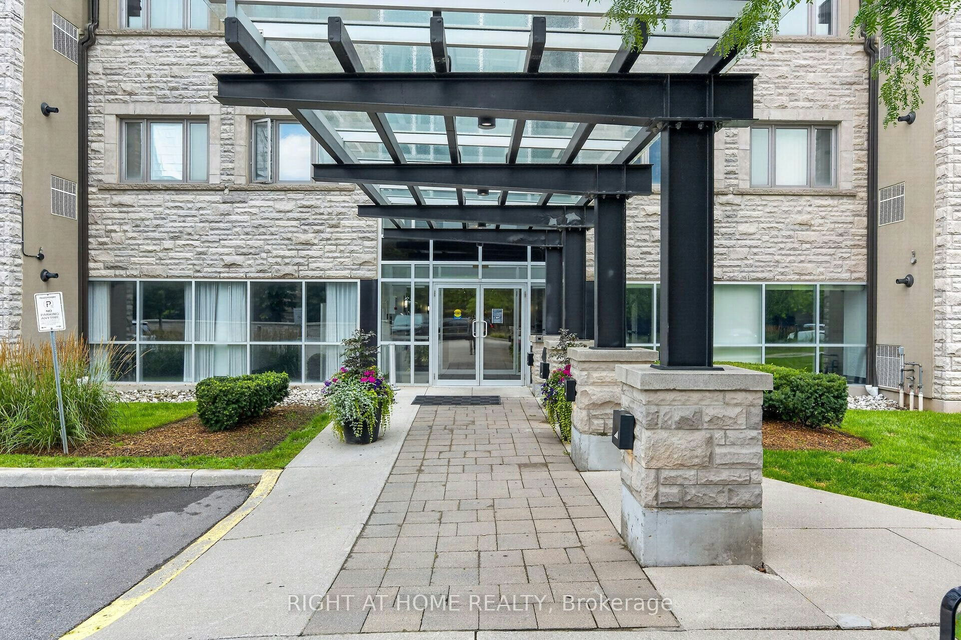 430-570 Lolita Gardens, Mississauga, ON, L5A 0A1 - 2