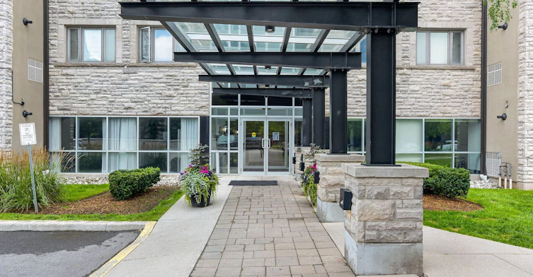 430-570 Lolita Gardens, Mississauga, ON, L5A 0A1 - 2