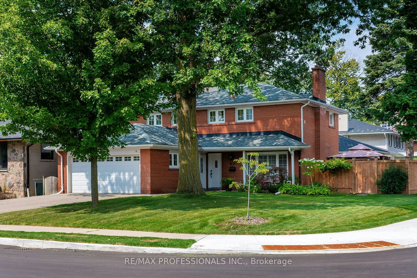 38 Boxwood Road, Toronto, ON, M9C 2W5