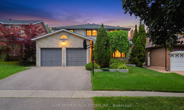 1077 Saginaw Crescent